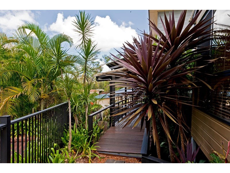 8 Foambark Court, Eatons Hill QLD 4037