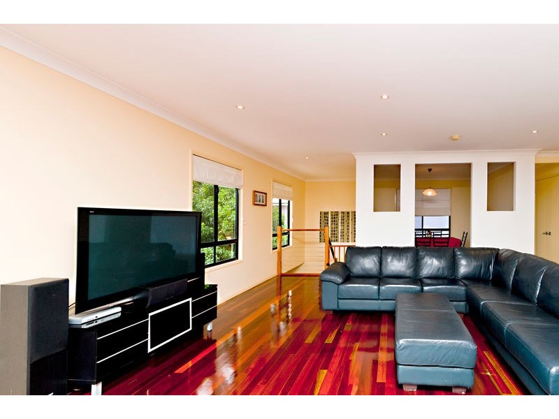 8 Foambark Court, Eatons Hill QLD 4037