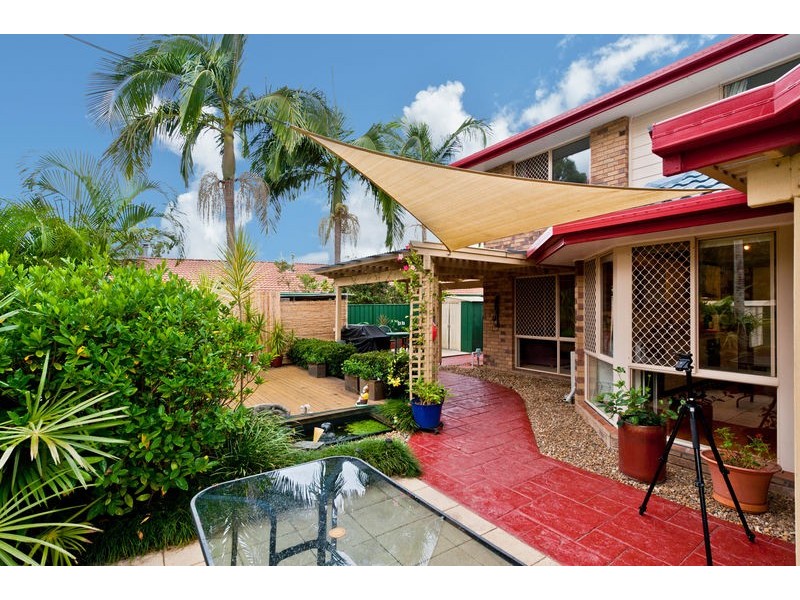 18 Saraband Drive, Eatons Hill QLD 4037