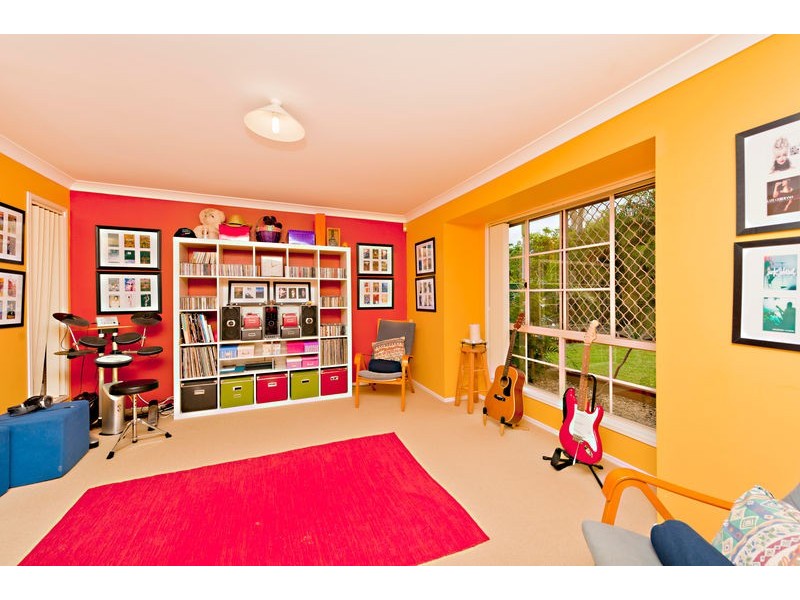 18 Saraband Drive, Eatons Hill QLD 4037