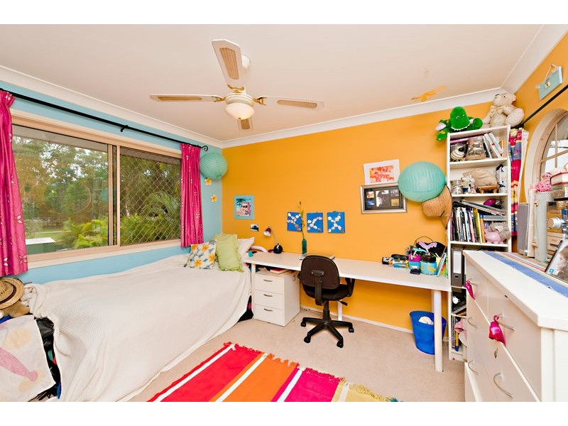 18 Saraband Drive, Eatons Hill QLD 4037