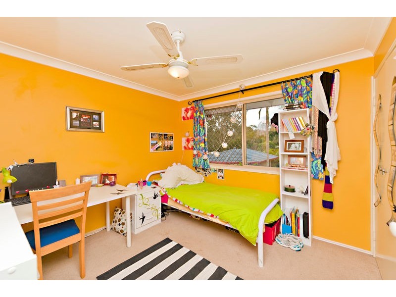 18 Saraband Drive, Eatons Hill QLD 4037