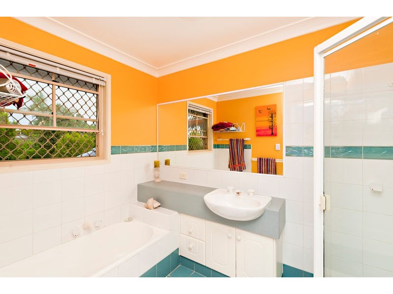 18 Saraband Drive, Eatons Hill QLD 4037