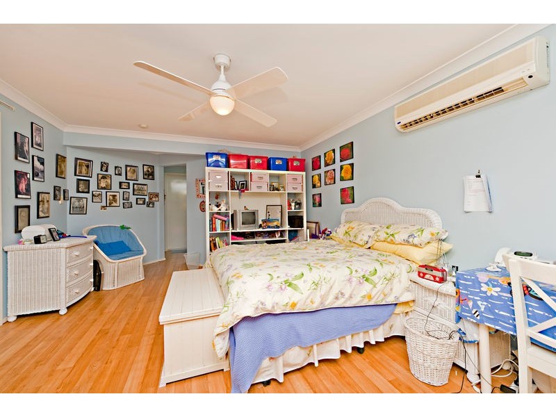 18 Saraband Drive, Eatons Hill QLD 4037