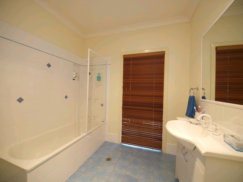6 Laceflower Crescent, Eatons Hill QLD 4037