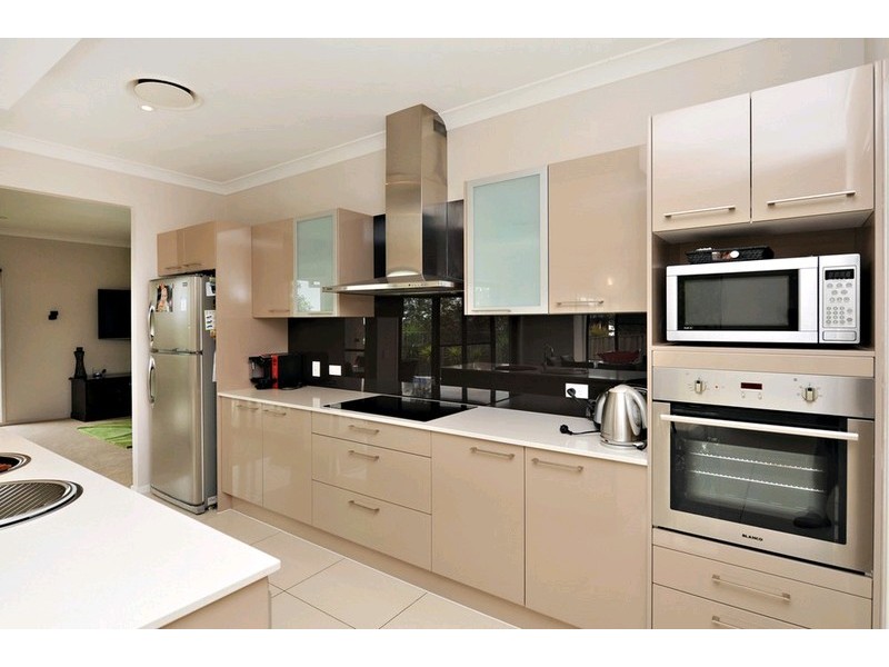 43 Bunya Crossing Road, Eatons Hill QLD 4037