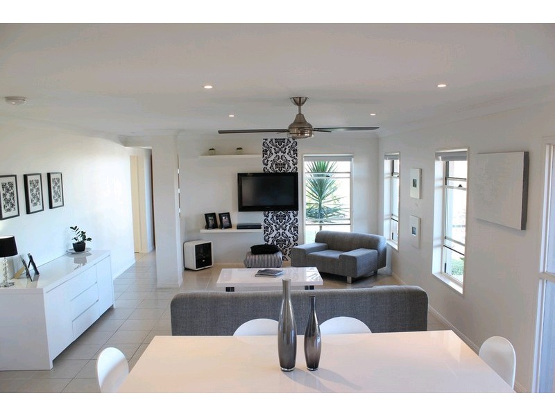 15 Windrush Close, Eatons Hill QLD 4037