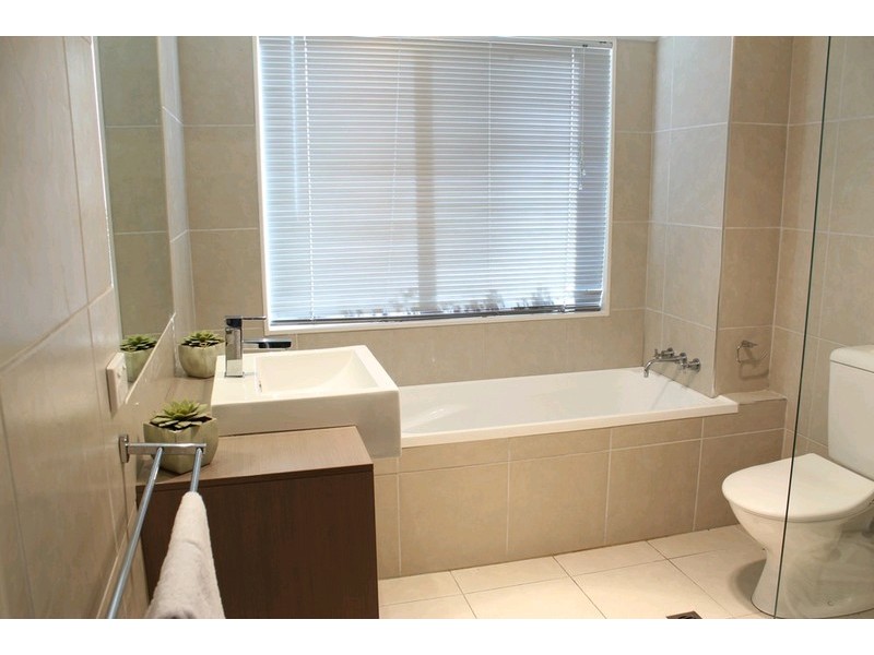 15 Windrush Close, Eatons Hill QLD 4037