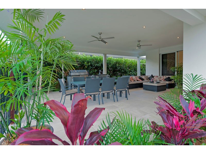 6 Confluence Court, Eatons Hill QLD 4037