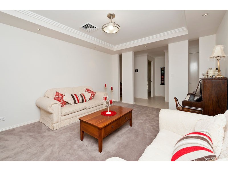 6 Confluence Court, Eatons Hill QLD 4037