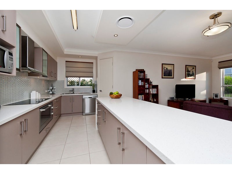 6 Confluence Court, Eatons Hill QLD 4037