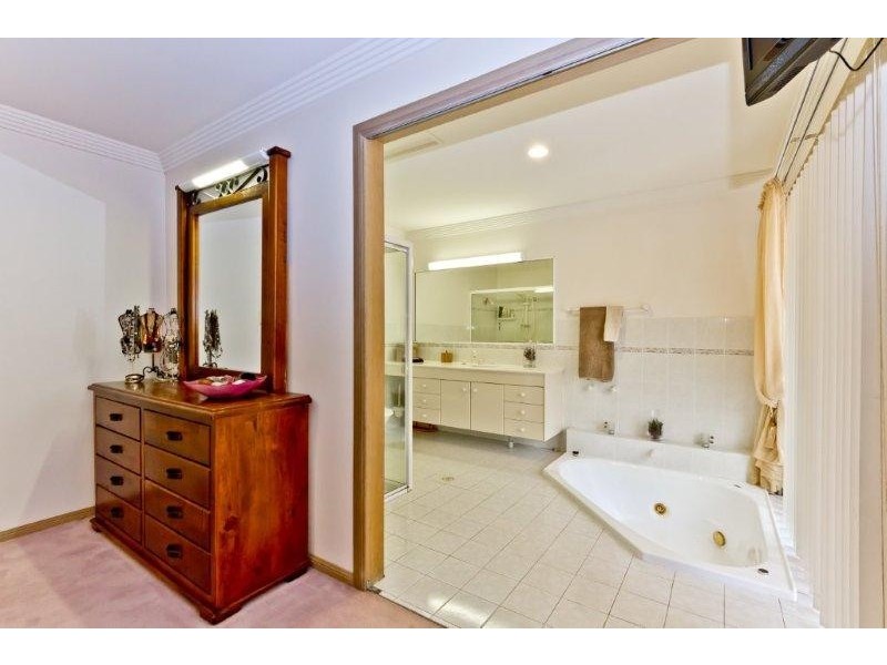 18 Turnberry Crescent, Albany Creek QLD 4035