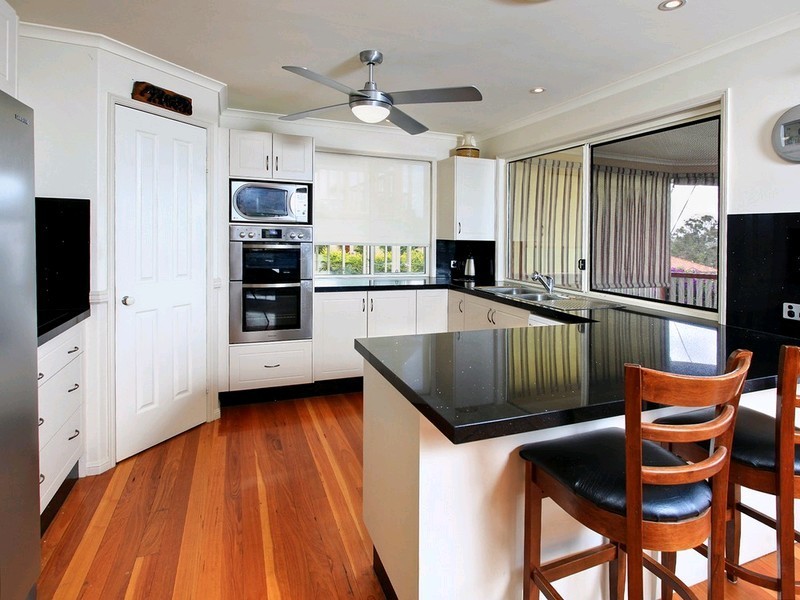 1 Kardinal Court, Eatons Hill QLD 4037