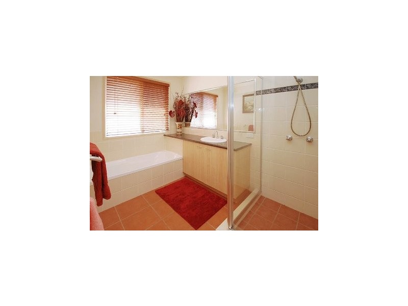 1 Kardinal Court, Eatons Hill QLD 4037