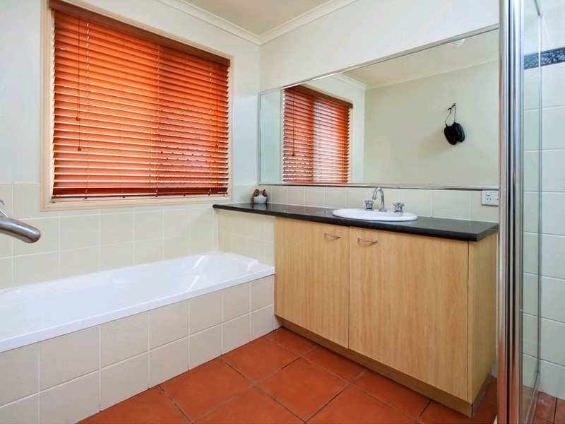 1 Kardinal Court, Eatons Hill QLD 4037