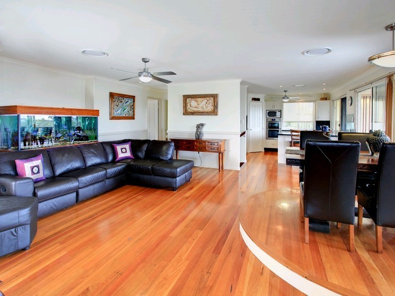 1 Kardinal Court, Eatons Hill QLD 4037