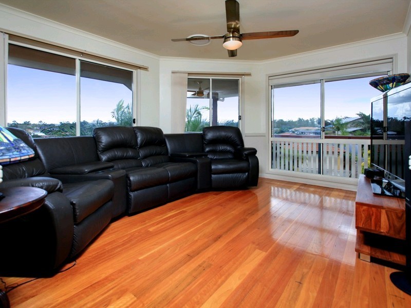 1 Kardinal Court, Eatons Hill QLD 4037