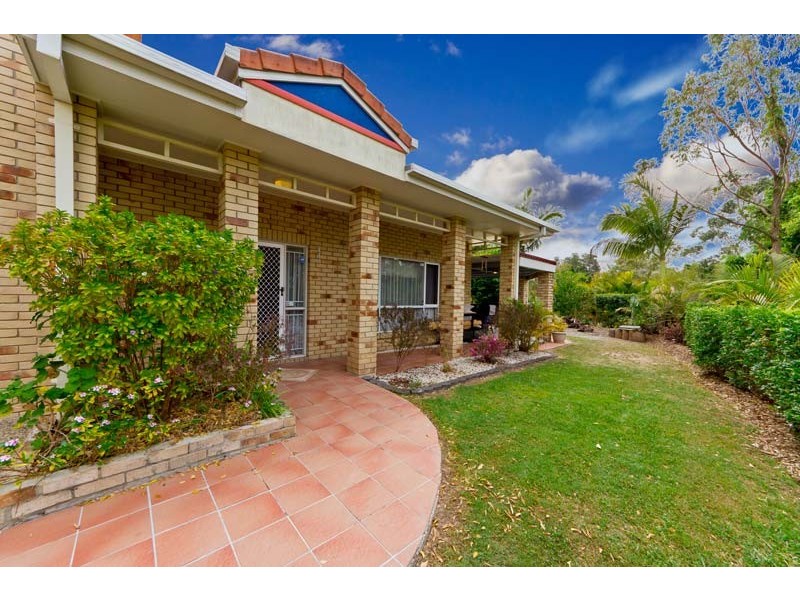 2 Silkyoak Way, Albany Creek QLD 4035