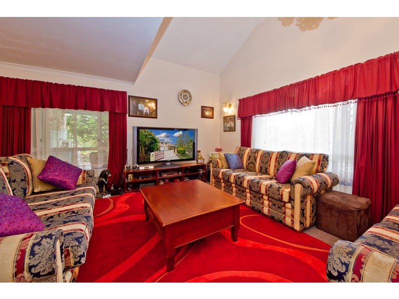 2 Silkyoak Way, Albany Creek QLD 4035