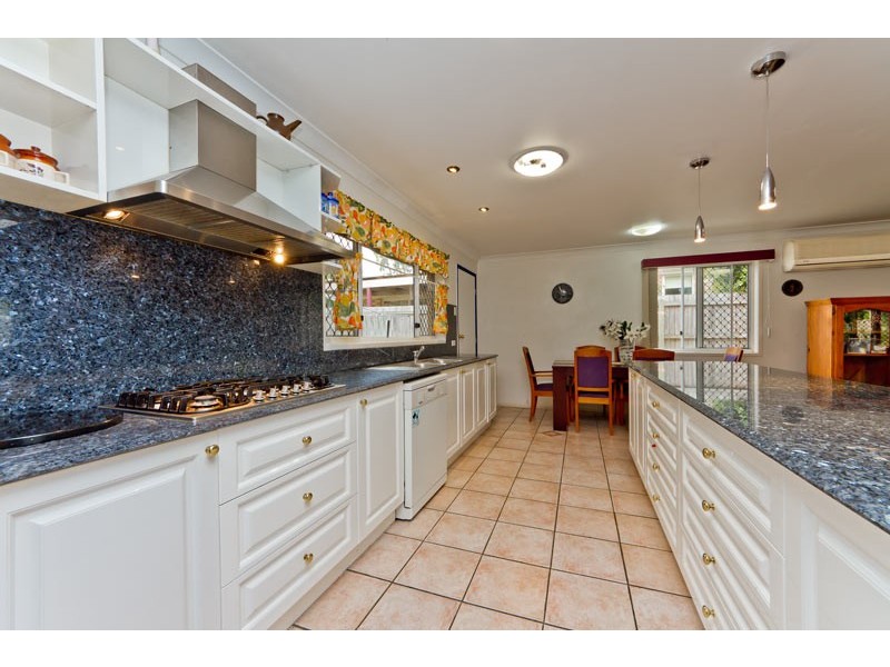 2 Silkyoak Way, Albany Creek QLD 4035