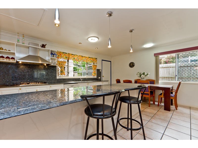 2 Silkyoak Way, Albany Creek QLD 4035