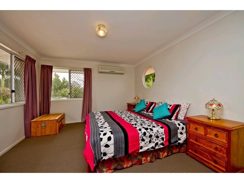 2 Silkyoak Way, Albany Creek QLD 4035