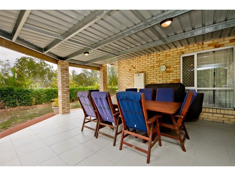 2 Silkyoak Way, Albany Creek QLD 4035