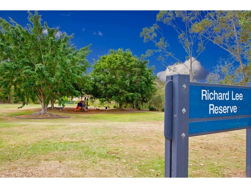2 Silkyoak Way, Albany Creek QLD 4035
