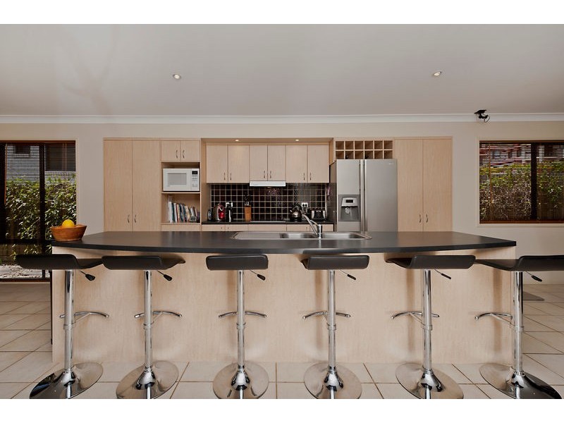 7 Diorama Court, Eatons Hill QLD 4037