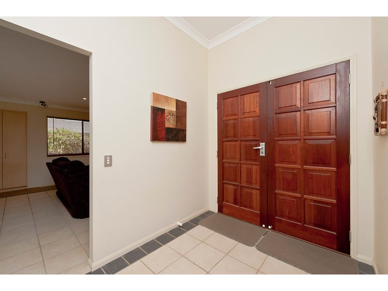 7 Diorama Court, Eatons Hill QLD 4037