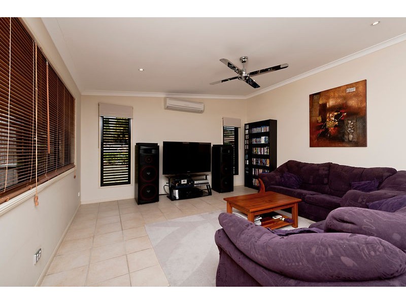 7 Diorama Court, Eatons Hill QLD 4037