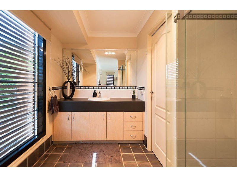 7 Diorama Court, Eatons Hill QLD 4037