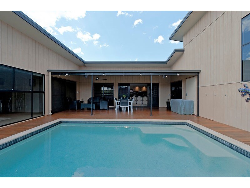 7 Diorama Court, Eatons Hill QLD 4037
