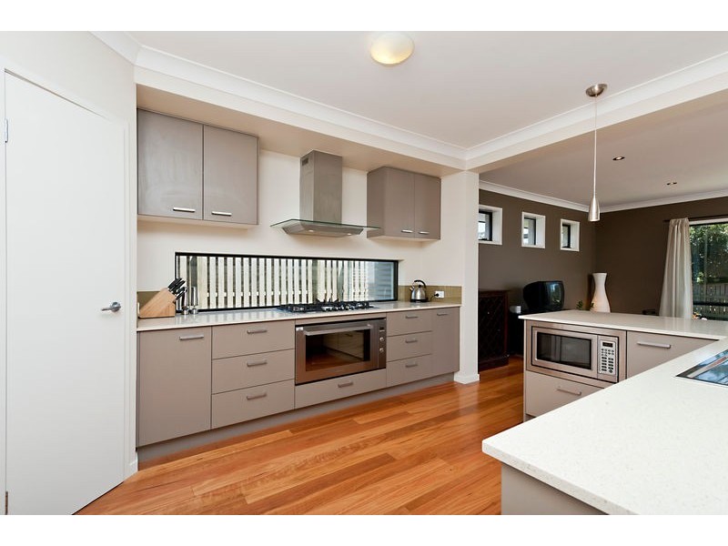 15 Rivergum Drive, Eatons Hill QLD 4037