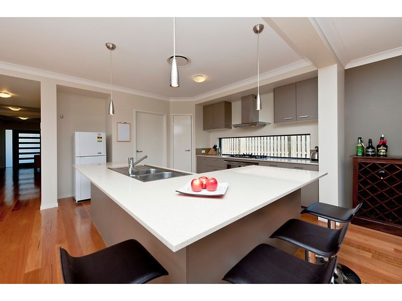 15 Rivergum Drive, Eatons Hill QLD 4037