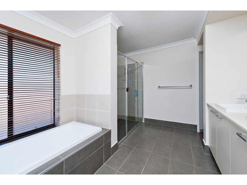 15 Rivergum Drive, Eatons Hill QLD 4037