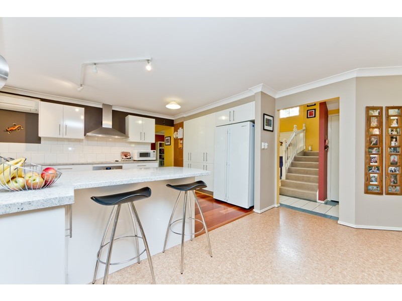 18 Saraband Drive, Eatons Hill QLD 4037