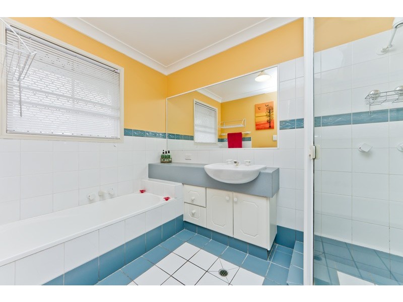 18 Saraband Drive, Eatons Hill QLD 4037