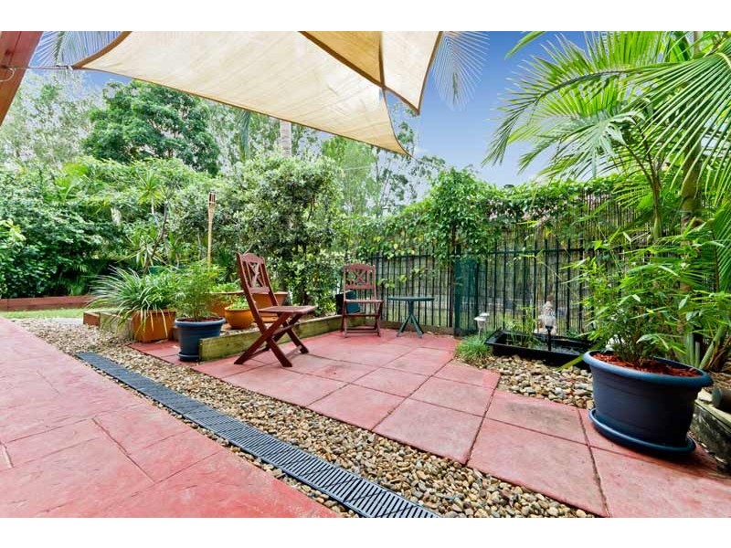 18 Saraband Drive, Eatons Hill QLD 4037