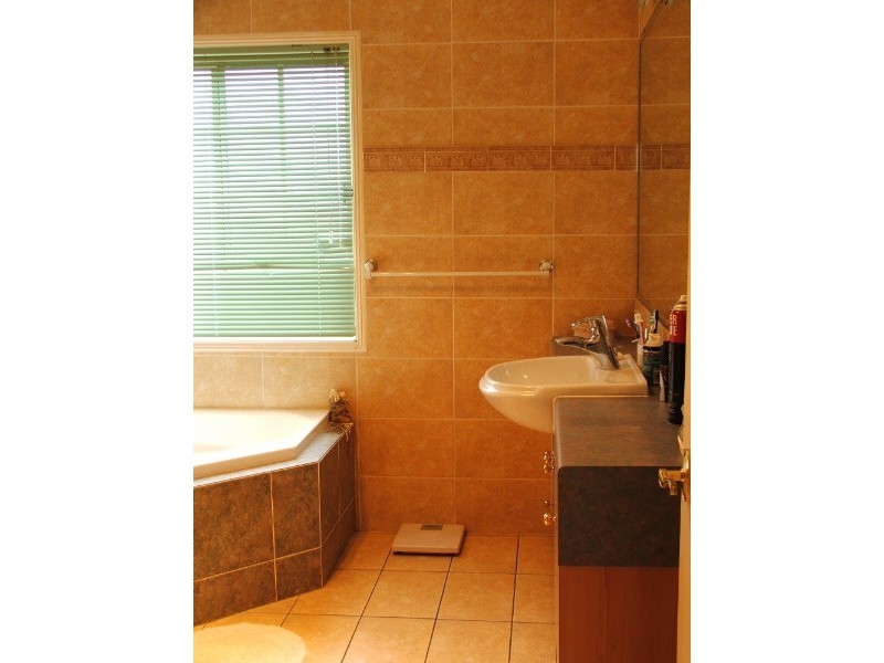 2 Ramada Place, Highland Park QLD 4211