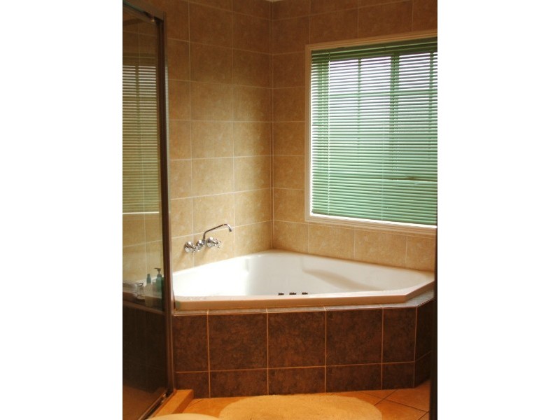 2 Ramada Place, Highland Park QLD 4211