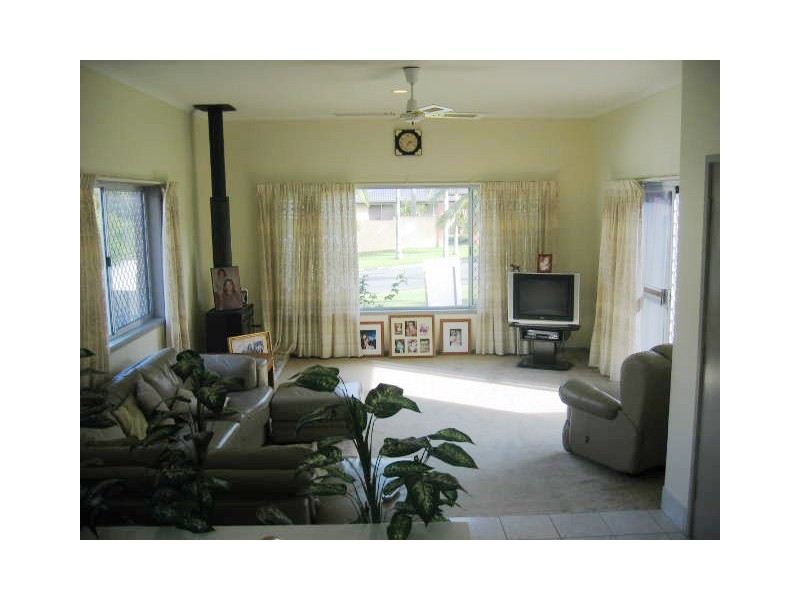 33 Inveray Avenue, Benowa QLD 4217