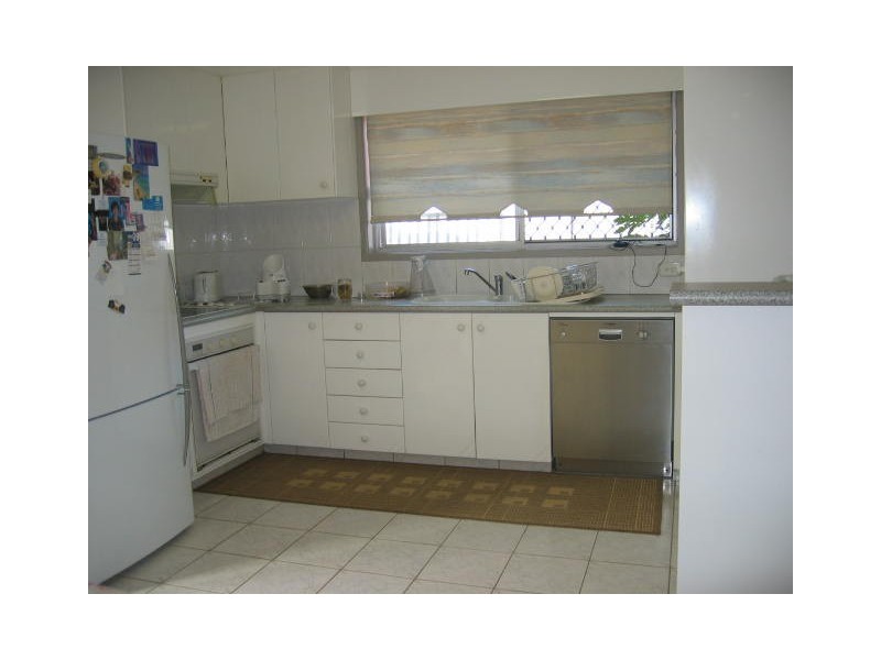 33 Inveray Avenue, Benowa QLD 4217