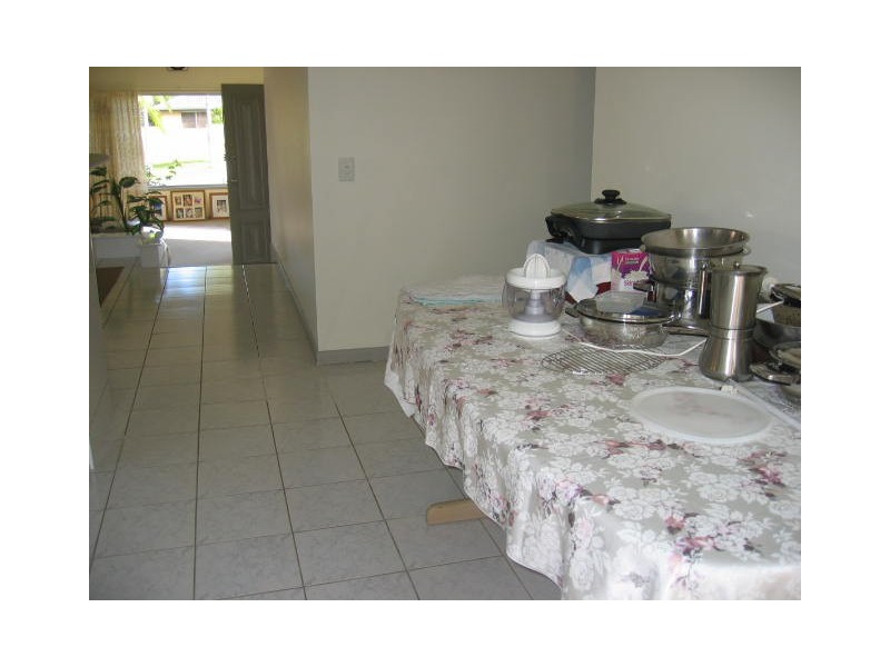 33 Inveray Avenue, Benowa QLD 4217