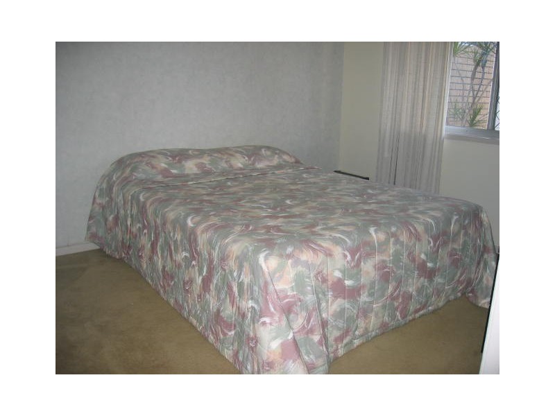 33 Inveray Avenue, Benowa QLD 4217