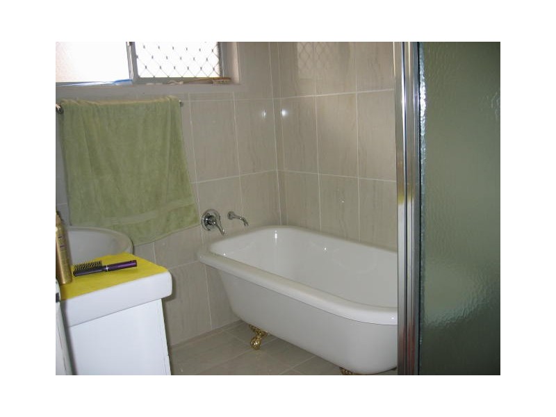 33 Inveray Avenue, Benowa QLD 4217