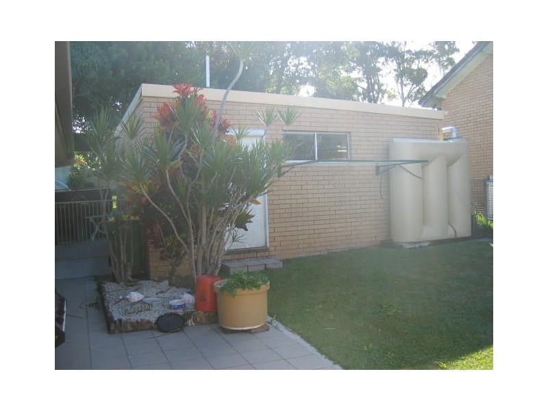 33 Inveray Avenue, Benowa QLD 4217