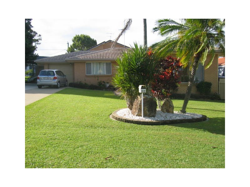 33 Inveray Avenue, Benowa QLD 4217