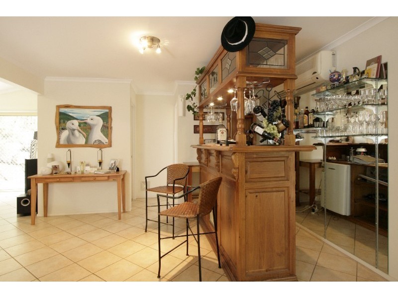 18 White Cap Close, Pacific Pines QLD 4211