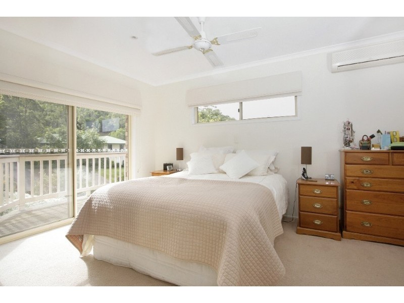 18 White Cap Close, Pacific Pines QLD 4211